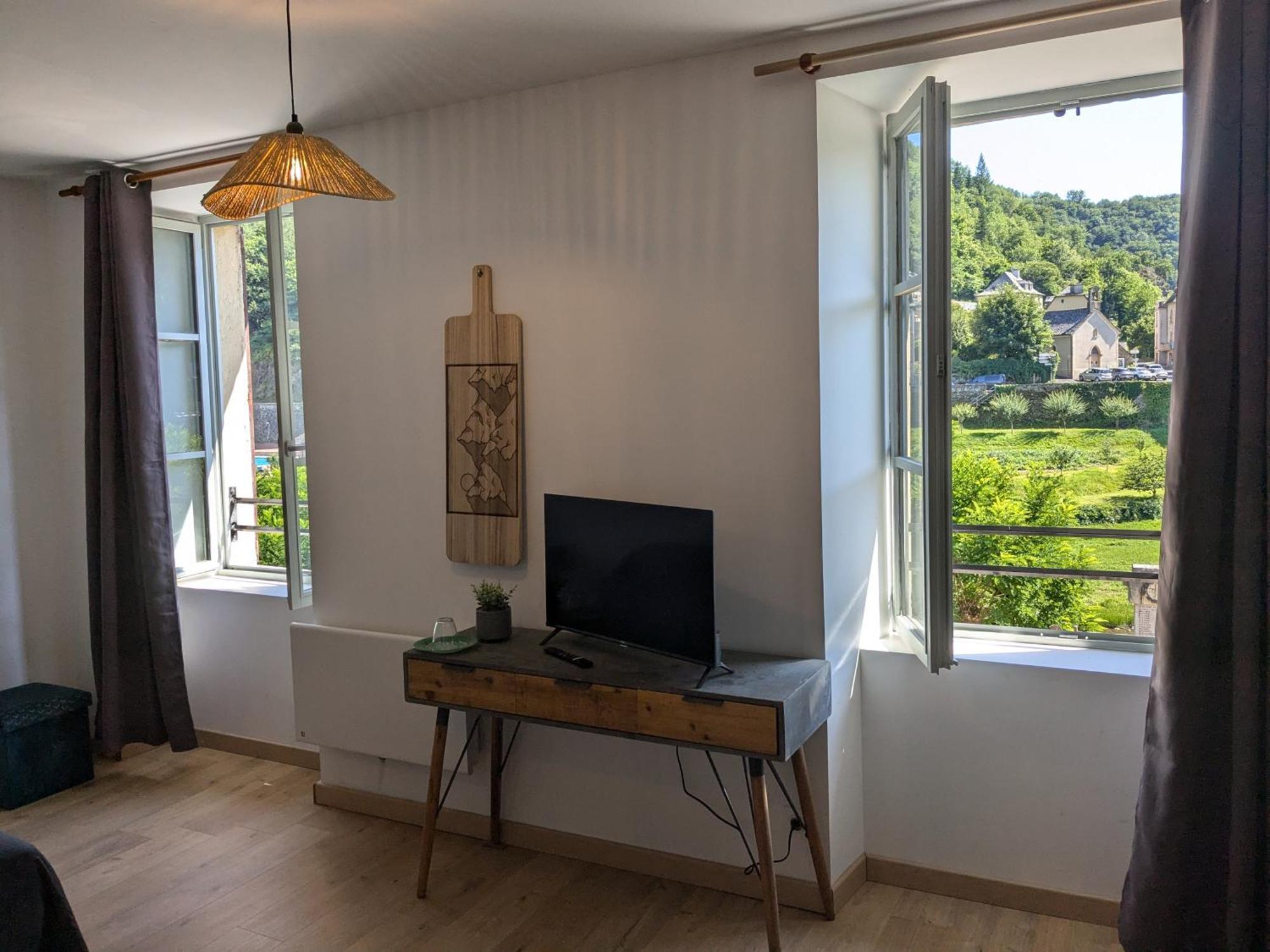 Chez Cornelia Bed and Breakfast Estaing  Exteriör bild