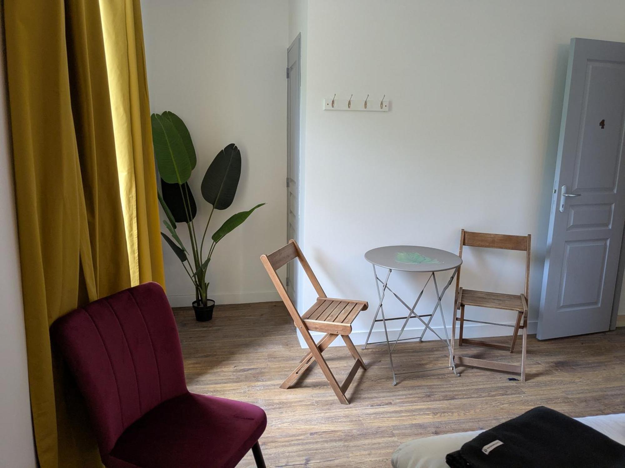 Chez Cornelia Bed and Breakfast Estaing  Exteriör bild